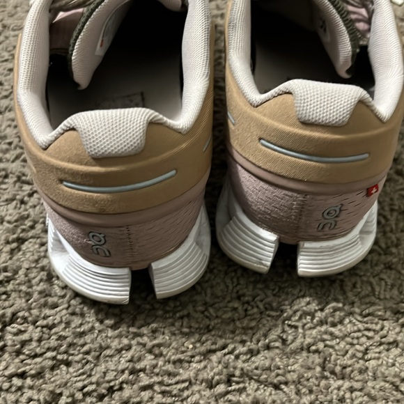 ON CLOUD  - WOMEN'S RUNNING SHOES - SIZE 8.5 W - Picture 2 of 7